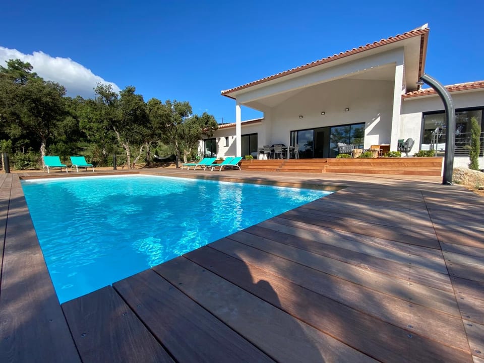 Balcony/Terrace, Pool view, Swimming pool, Swimming pool, sunbed