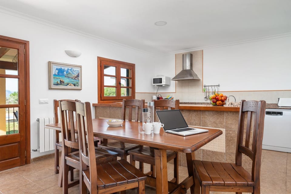 Seating area, Dining area