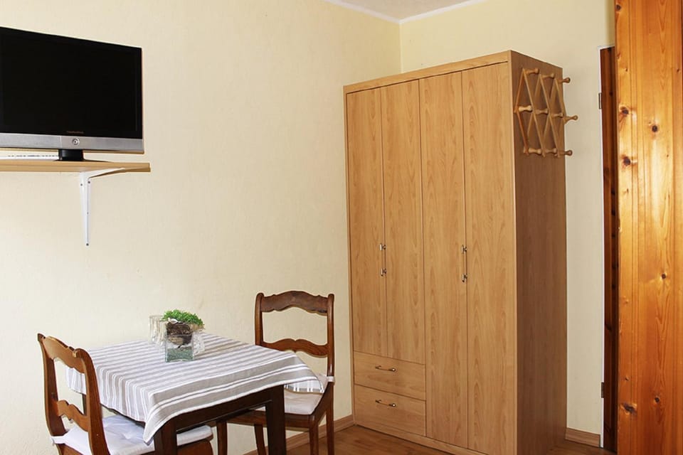 TV and multimedia, Living room, Photo of the whole room, Seating area