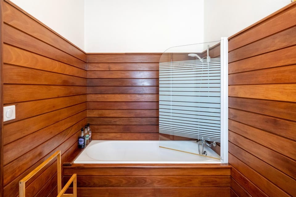 Bathroom, Living room
