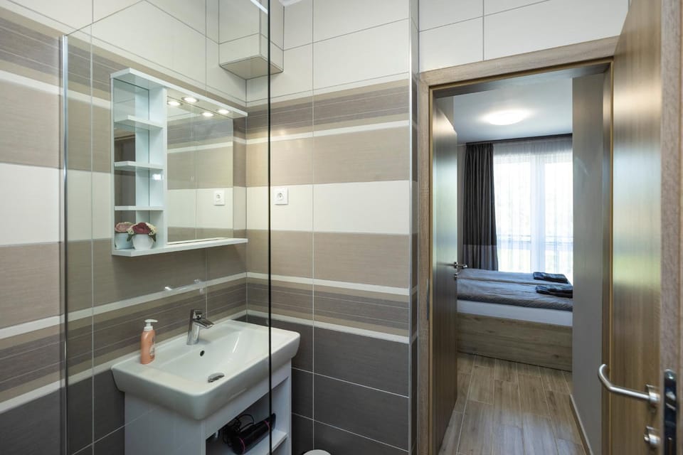 Bed, Bathroom