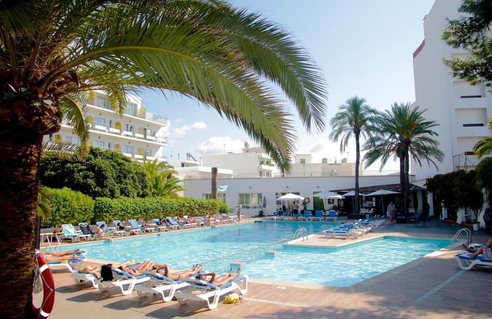 Day, Swimming pool, Swimming pool