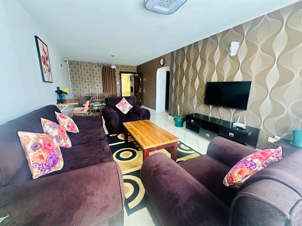 TV and multimedia, Living room, Seating area, Evening entertainment