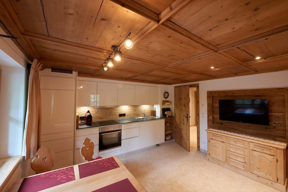 Kitchen or kitchenette, Living room