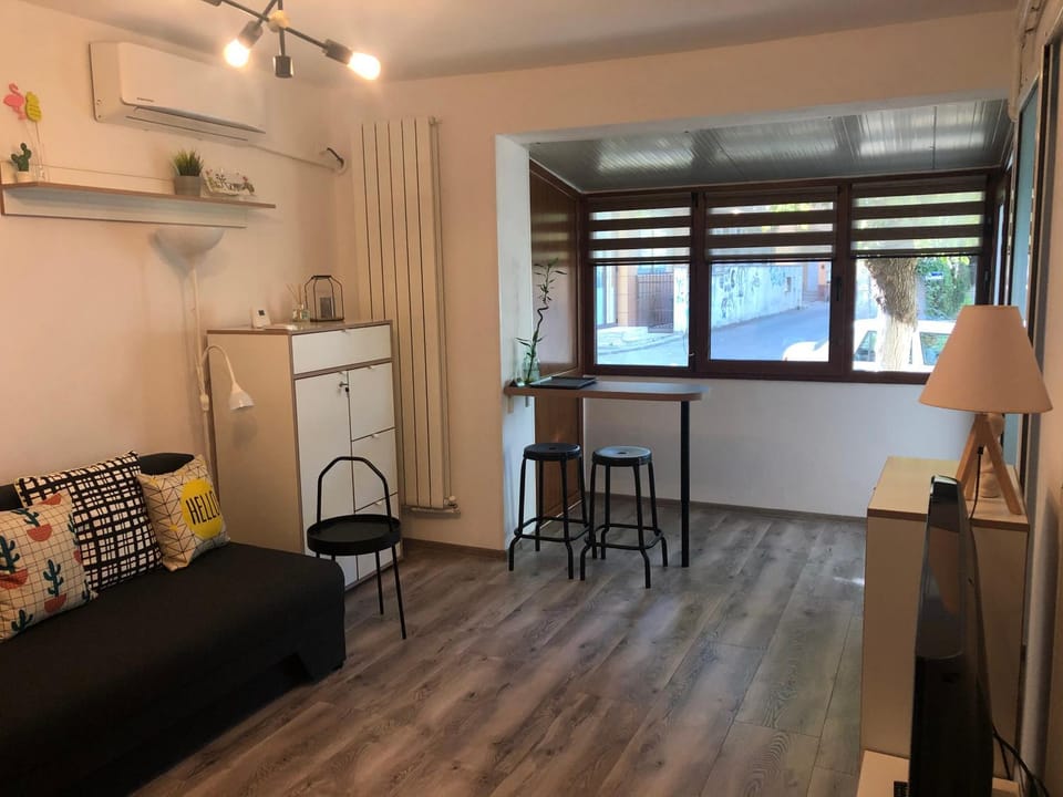 Cozy Place 5a-Self Check in & out-HBO MAX Apartment in Romania