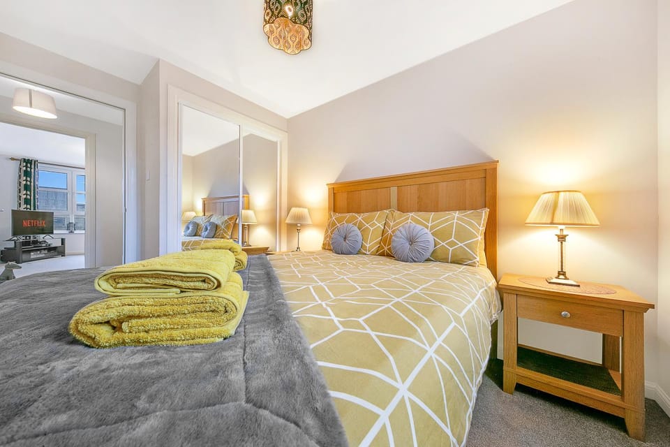 Bed, Bedroom, towels, wardrobe
