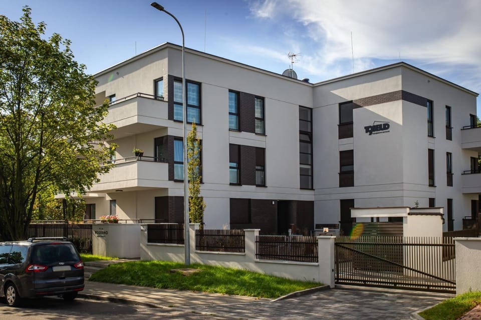 Property building, Day, Neighbourhood, Street view, Parking