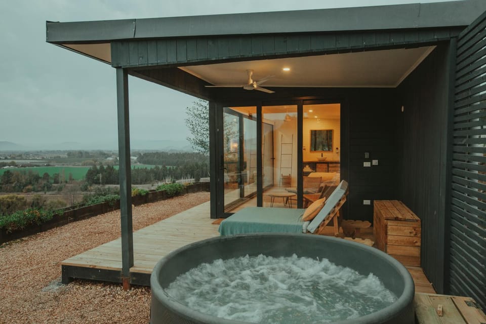 Patio, Day, Natural landscape, Hot Tub