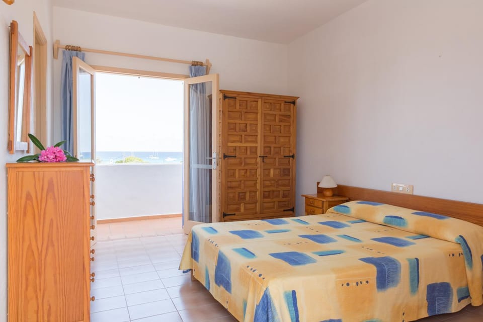 Property building, Bedroom, Sea view