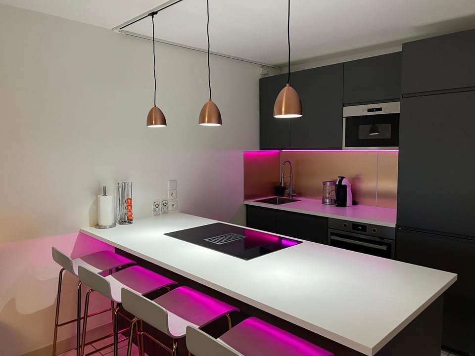 Kitchen or kitchenette, Dining area, oven, stove