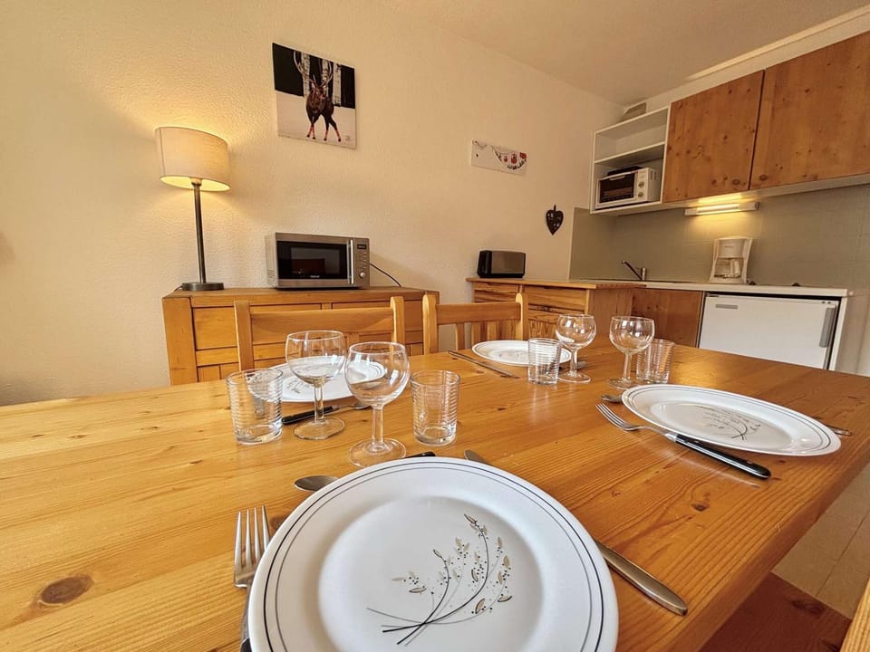Studio cosy à Notre-Dame-de-Bellecombe, proche des pistes et commerces - 4 pers, balcon, parking - FR-1-595-25 Apartment in Notre-Dame-de-Bellecombe