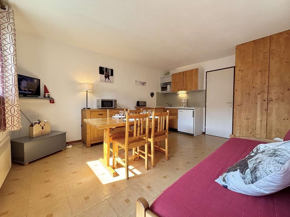 Studio cosy à Notre-Dame-de-Bellecombe, proche des pistes et commerces - 4 pers, balcon, parking - FR-1-595-25 Apartment in Notre-Dame-de-Bellecombe