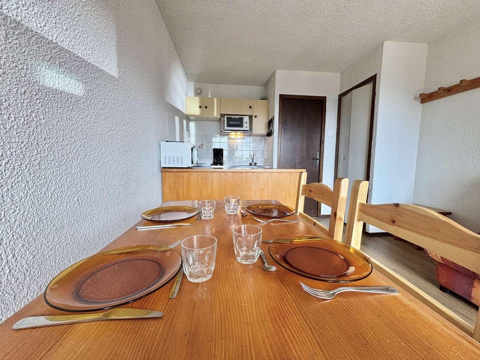 Studio cosy à 50m des pistes, balcon, parking, casier à skis, proche village et école de ski Apartment in Notre-Dame-de-Bellecombe