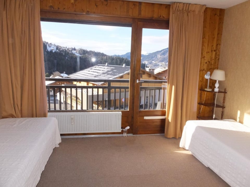 Duplex 2 pièces à Notre-Dame-de-Bellecombe, au calme proche des pistes - pour 6 personnes - FR-1-595-20 Apartment in Notre-Dame-de-Bellecombe