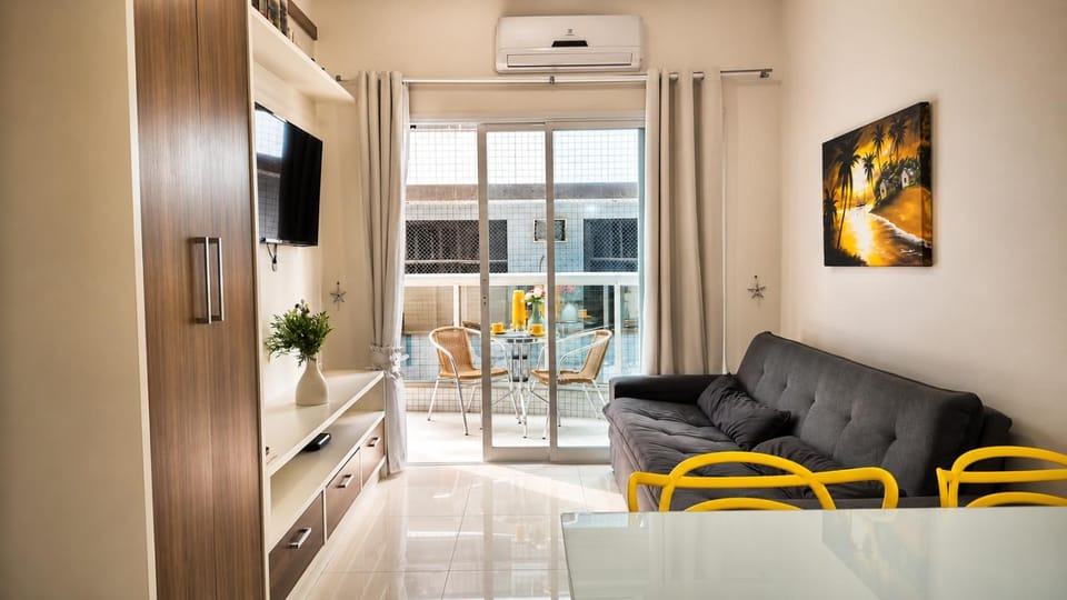 Communal lounge/ TV room, TV and multimedia, Living room, Seating area, Dining area, Evening entertainment, air conditioner