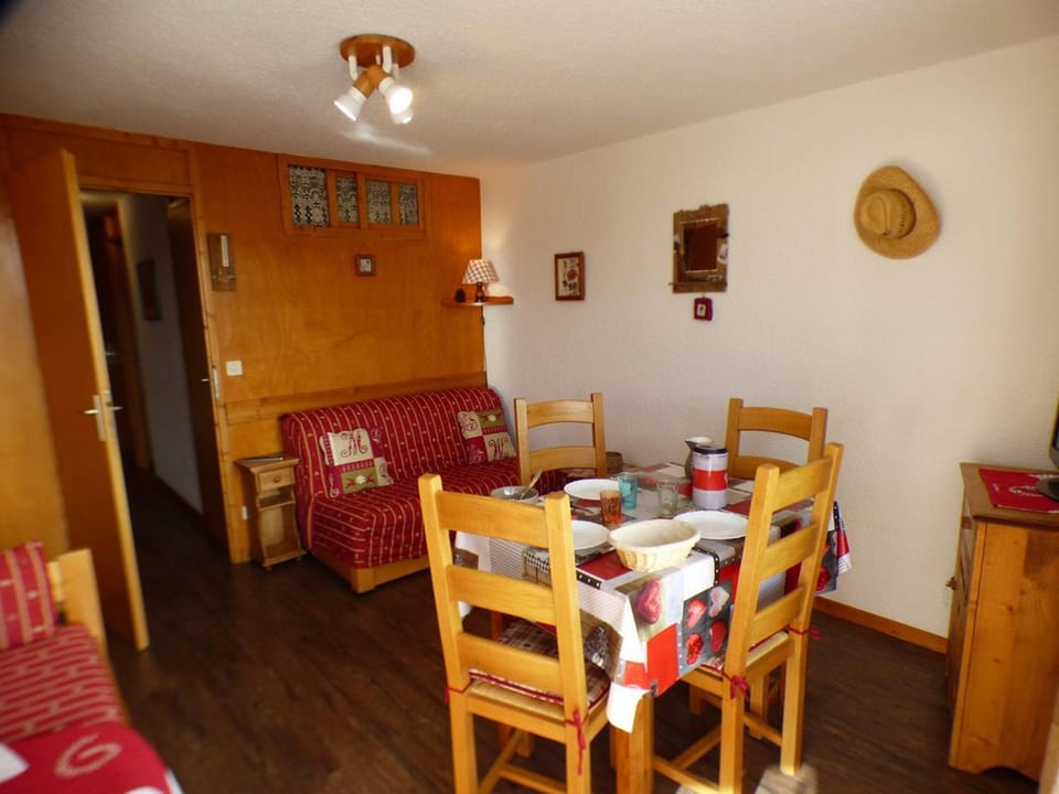 Studio cabine lumineux aux Saisies, 4 pers, balcon sud - FR-1-594-108 Cabin in Haute-Savoie