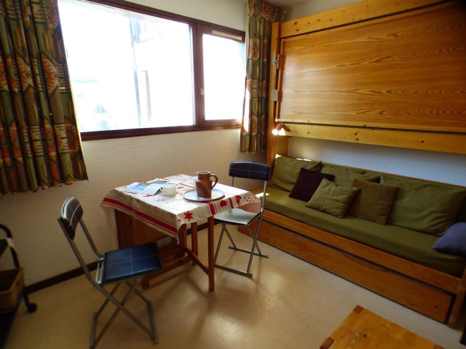 Studette Alpes 2 Pers, Proche Commerces - FR-1-594-173 Apartment in Haute-Savoie