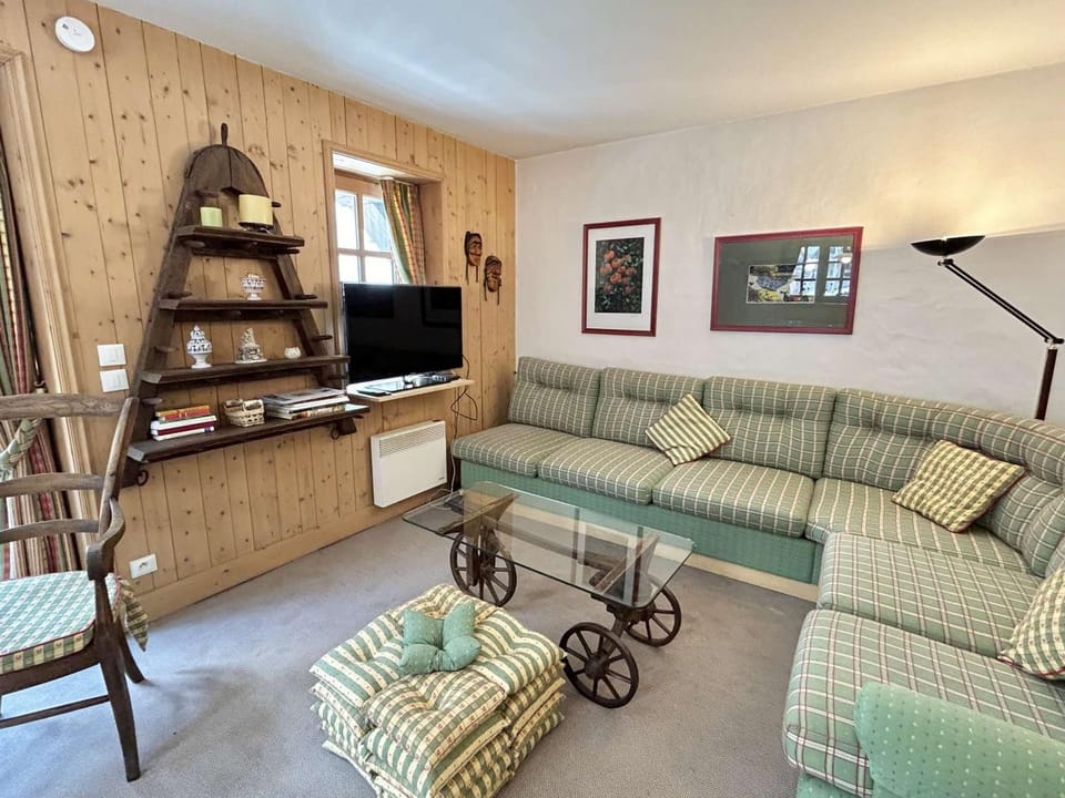Confortable Duplex 3 Pièces, 6 Couchages, Proche Centre et Télécabine, Balcon Sud, Megève - FR-1-597-8 Cabin in Megève