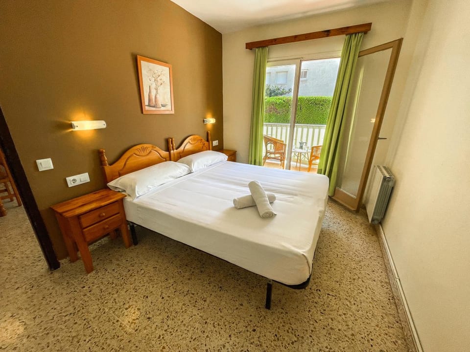 Bed, Balcony/Terrace, Photo of the whole room, Bedroom