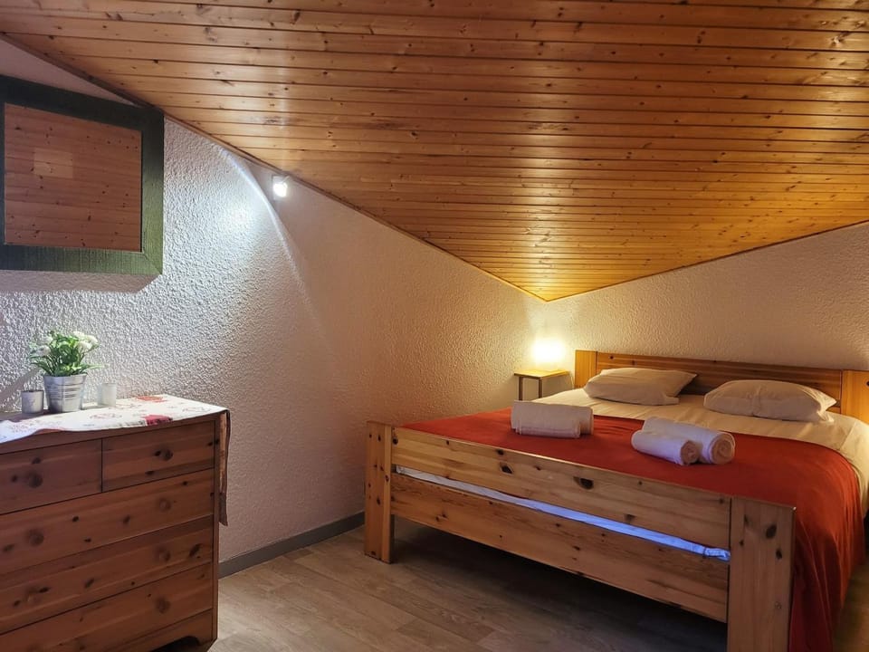 T3 duplex lumineux, proche pistes, parking, Wi-Fi - FR-1-598-23 Apartment in Les Gets