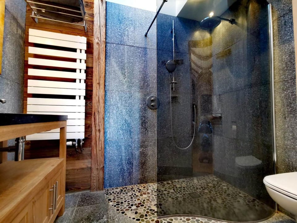 Chalet cosy avec cheminée et parking, pour 8 personnes - FR-1-598-35 Chalet in Les Gets