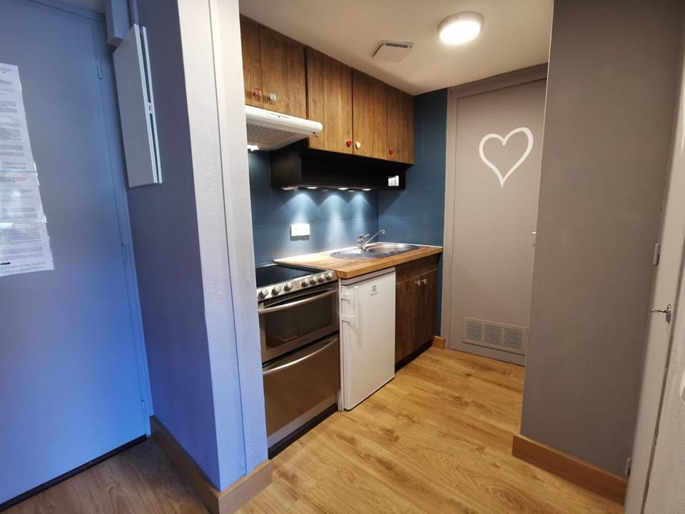 Studio cabine 4 pers près pistes, wifi, parking - FR-1-598-34 Cabin in Les Gets