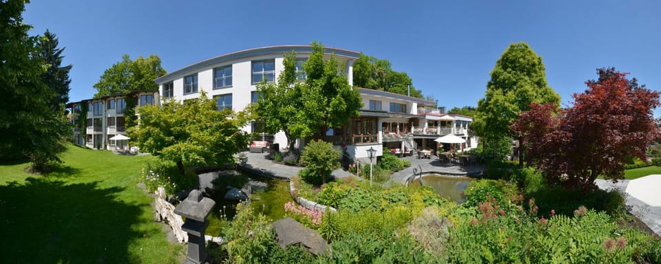 Property building, Garden, Balcony/Terrace, Garden view