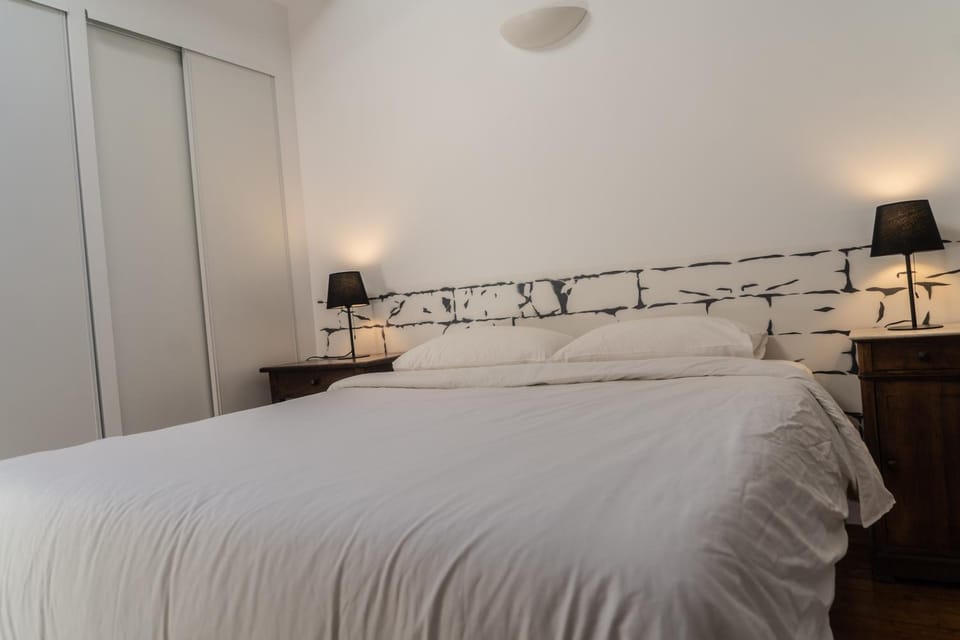 Bed, Photo of the whole room, Bedroom, storage