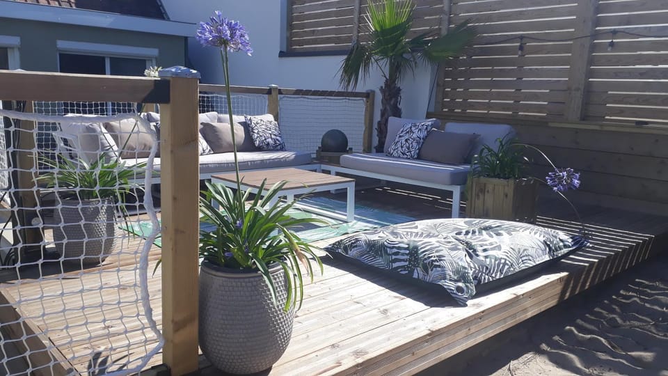 sangatte " Les Terrasses" maison front de mer Les pieds dans l'eau pleine de charme Cap Blanc Nez Côte d'Opale House in Hauts-de-France