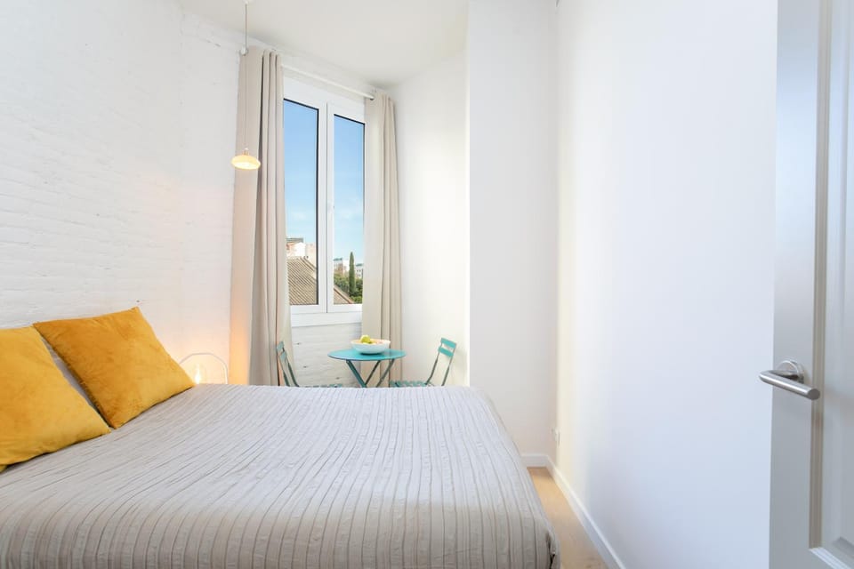 Bed, Photo of the whole room, Bedroom