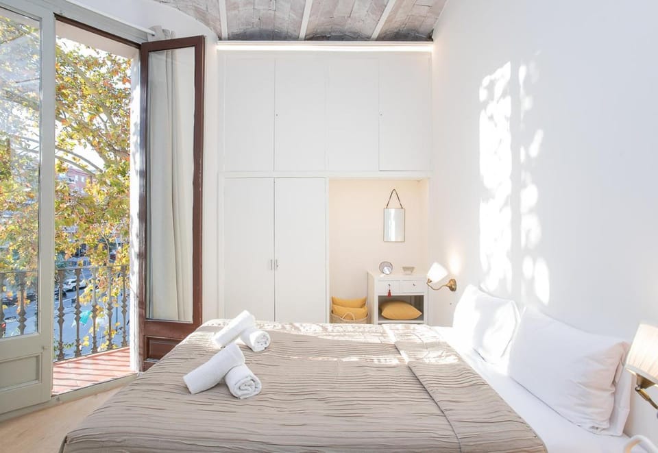 Bed, Photo of the whole room, Bedroom
