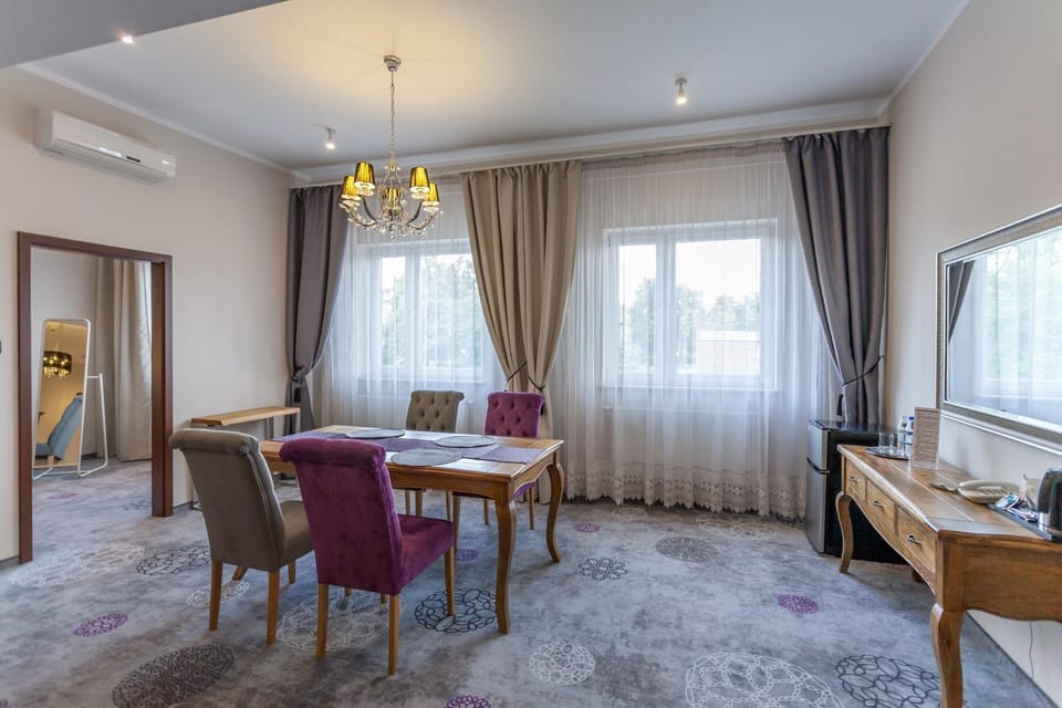 Living room, Photo of the whole room, Dining area