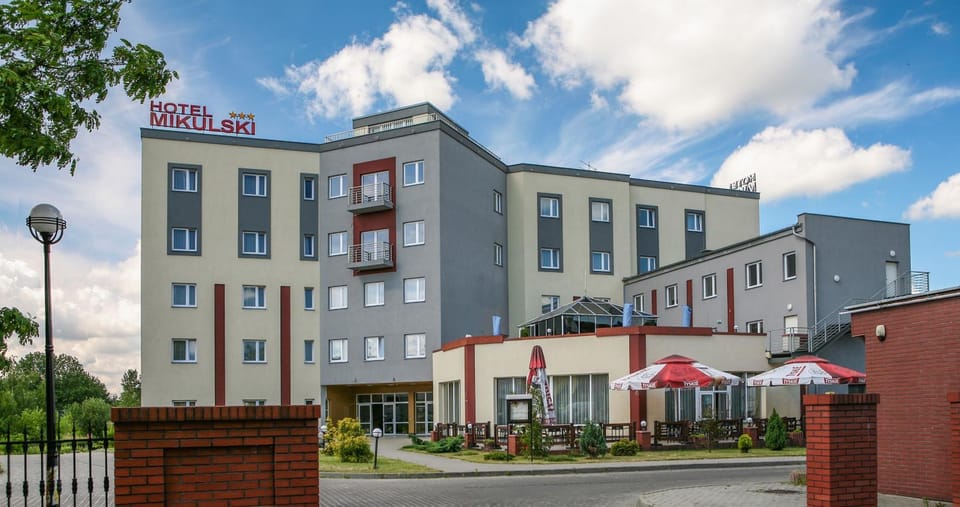 Facade/entrance, Balcony/Terrace