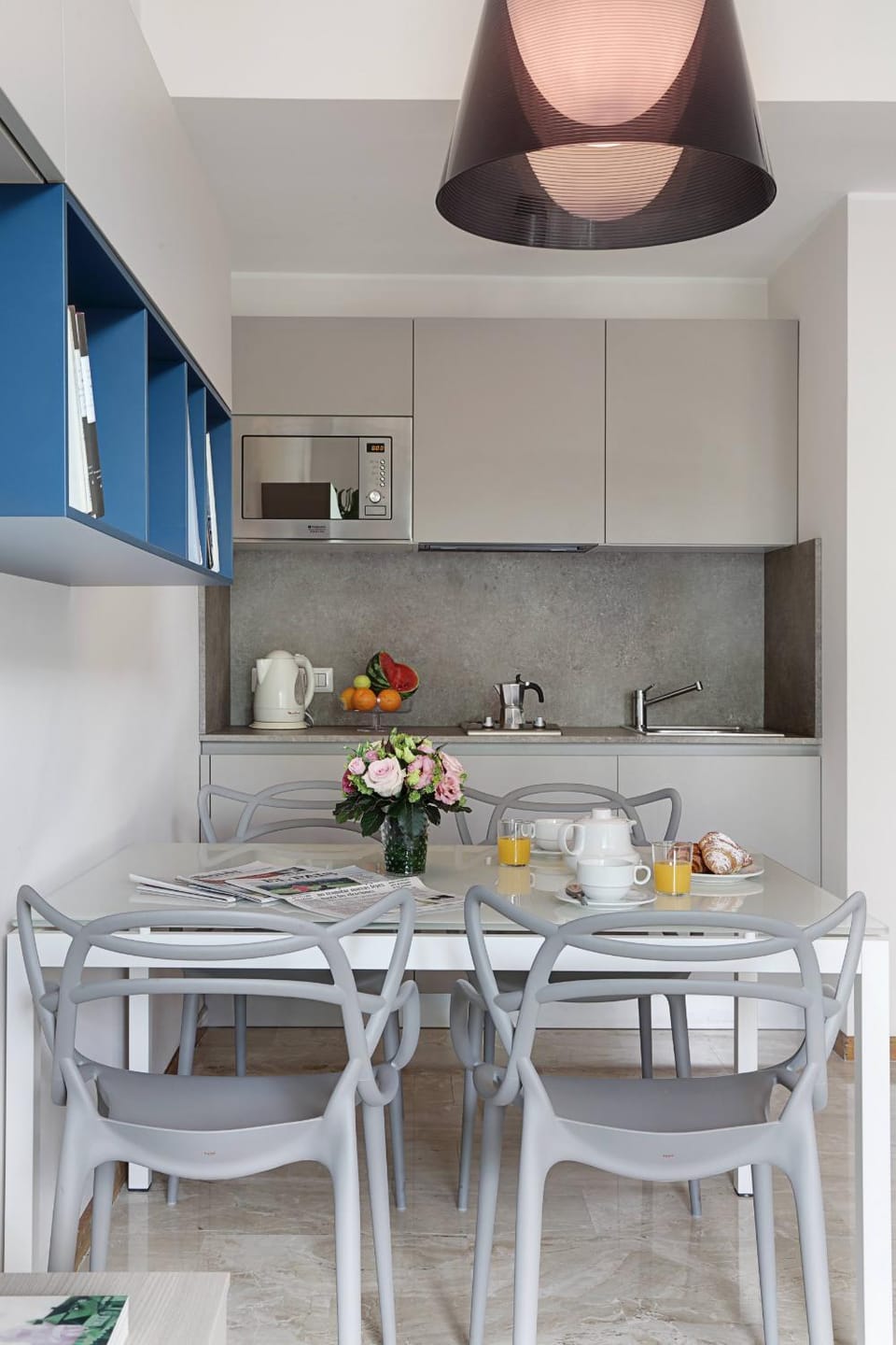 Kitchen or kitchenette, Living room, Food and drinks, Dining area
