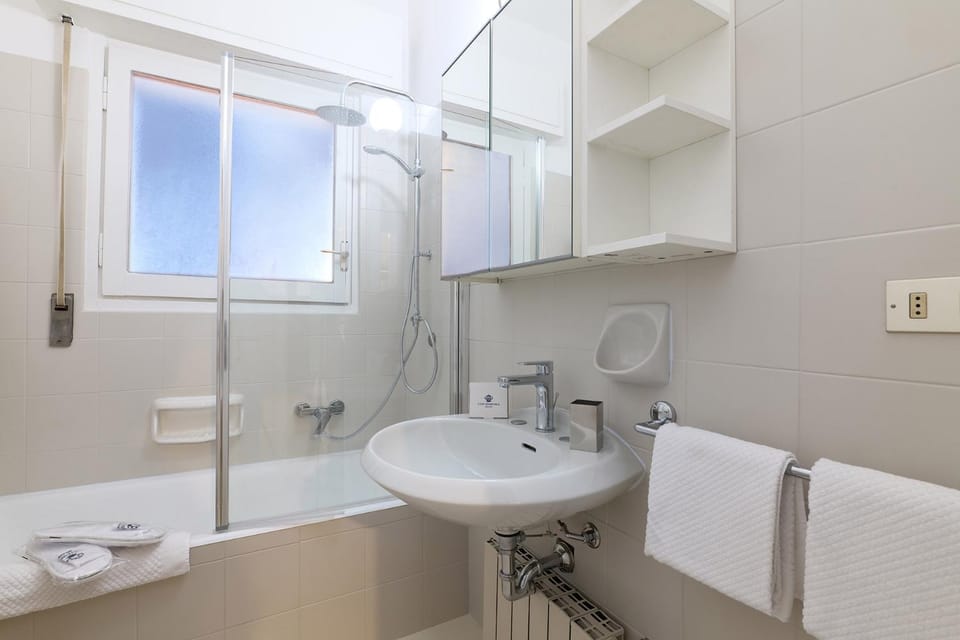 Shower, Bathroom, Bath, towels