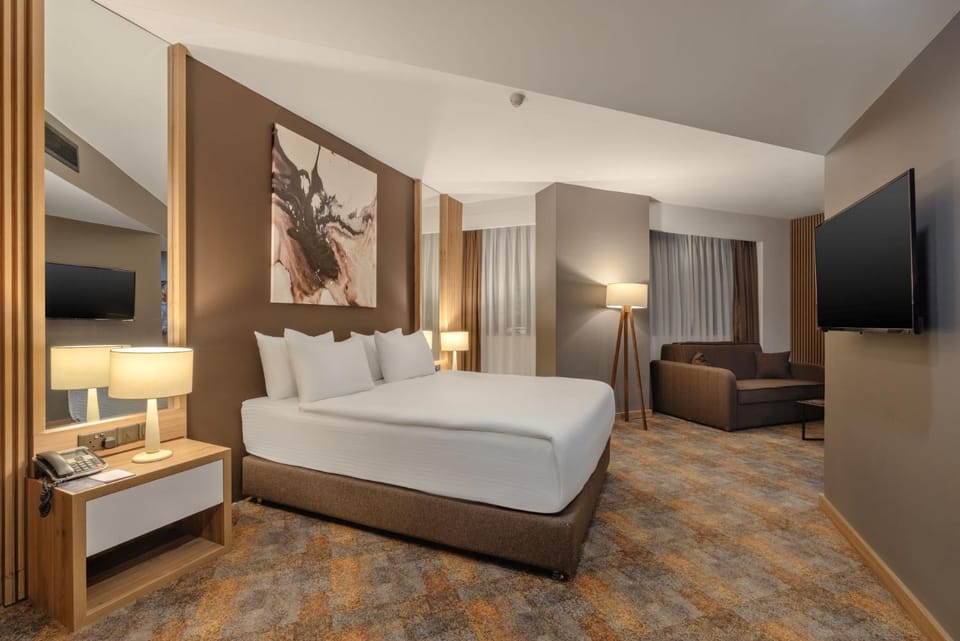 Bed, TV and multimedia, Seating area
