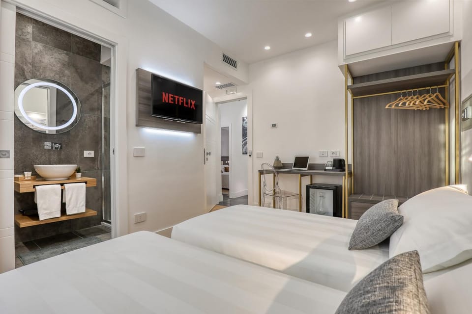 Photo of the whole room, Bedroom