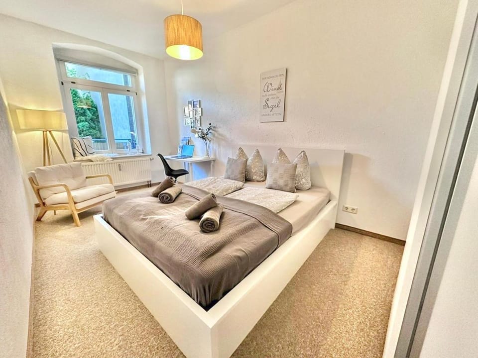 Photo of the whole room, Bedroom, towels, wardrobe