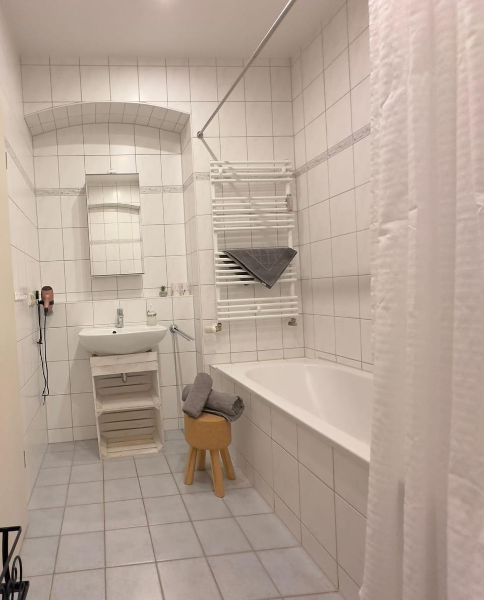 Bathroom, Bath, hair dryier, towels