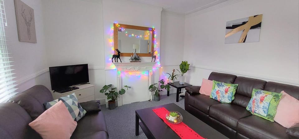 Very spacious two bedroom converted apartment in East Croydon Apartment in Croydon