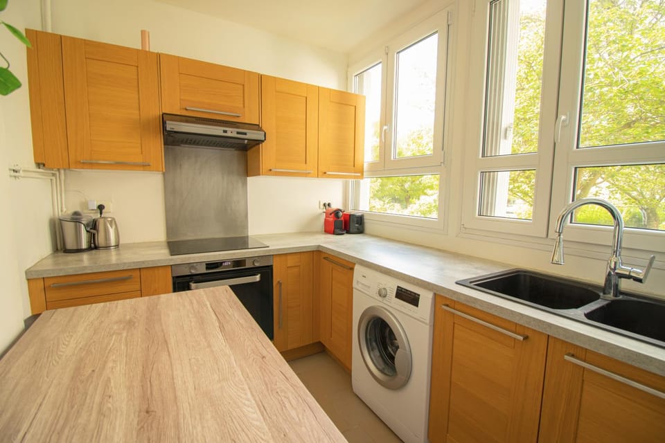 Kitchen or kitchenette, Communal kitchen