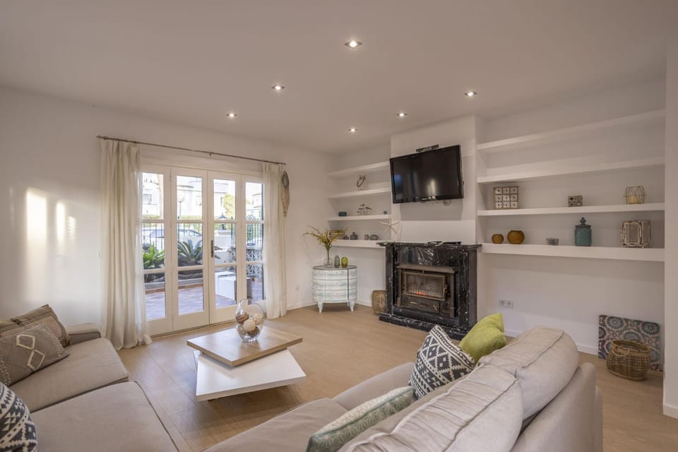Communal lounge/ TV room, Living room
