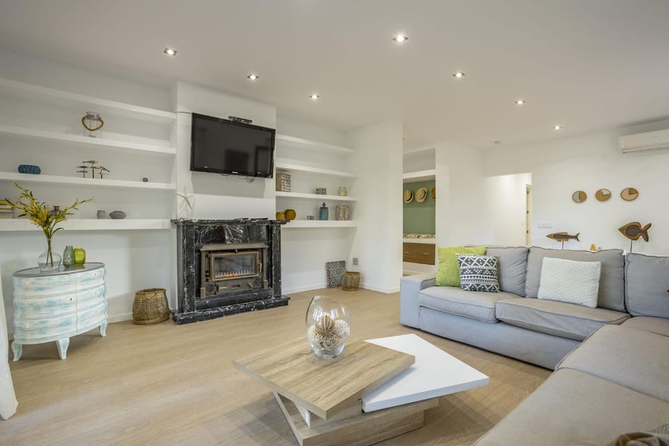 Communal lounge/ TV room, Living room