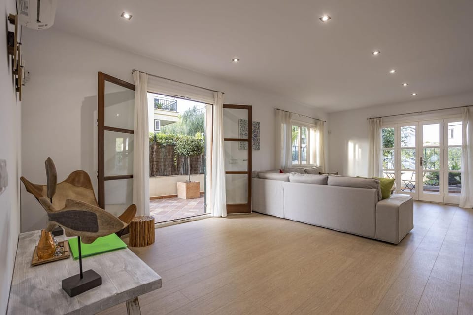 Communal lounge/ TV room, Living room
