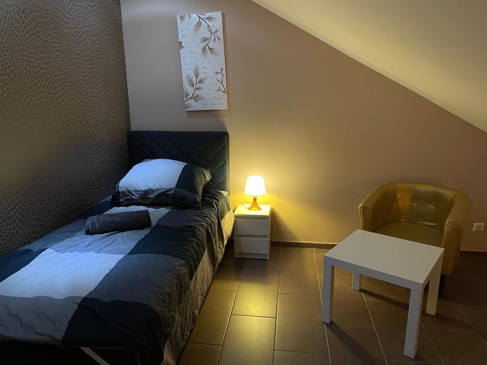 Bed, Photo of the whole room, Bedroom