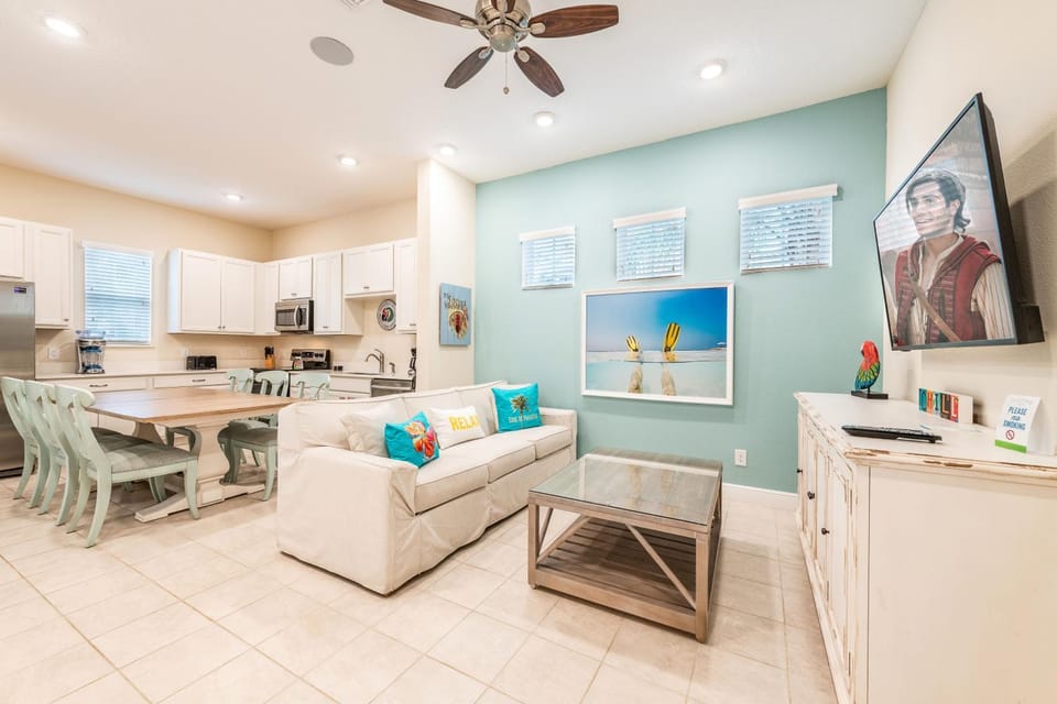 Kitchen or kitchenette, Living room, Dining area