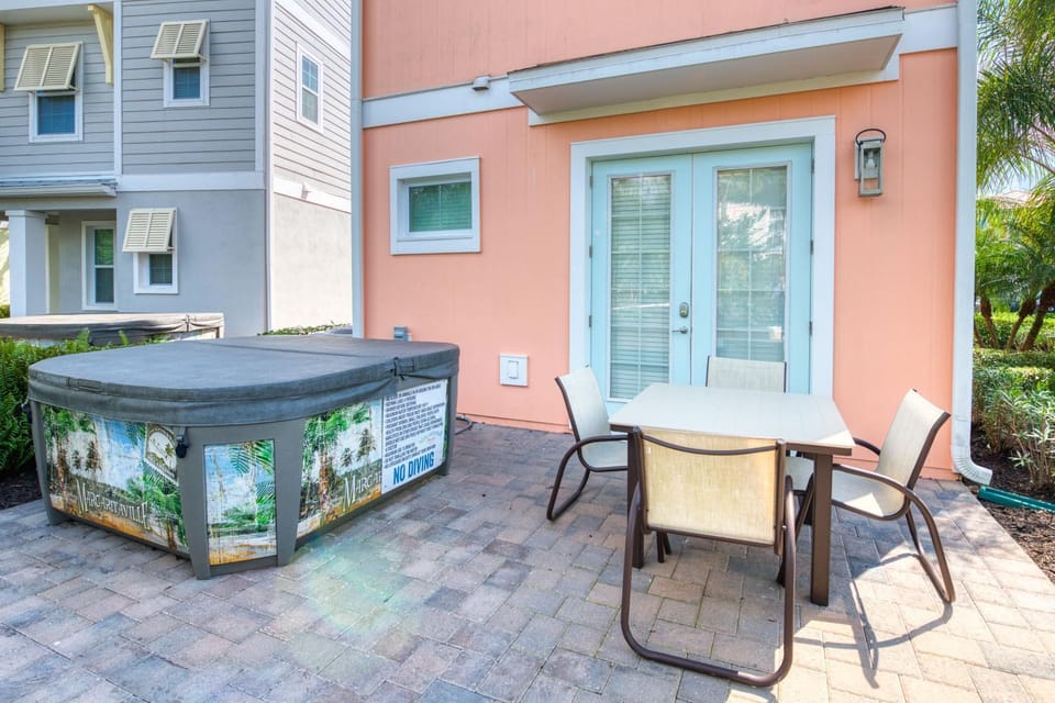 Property building, Patio, Day, Hot Tub, Seating area