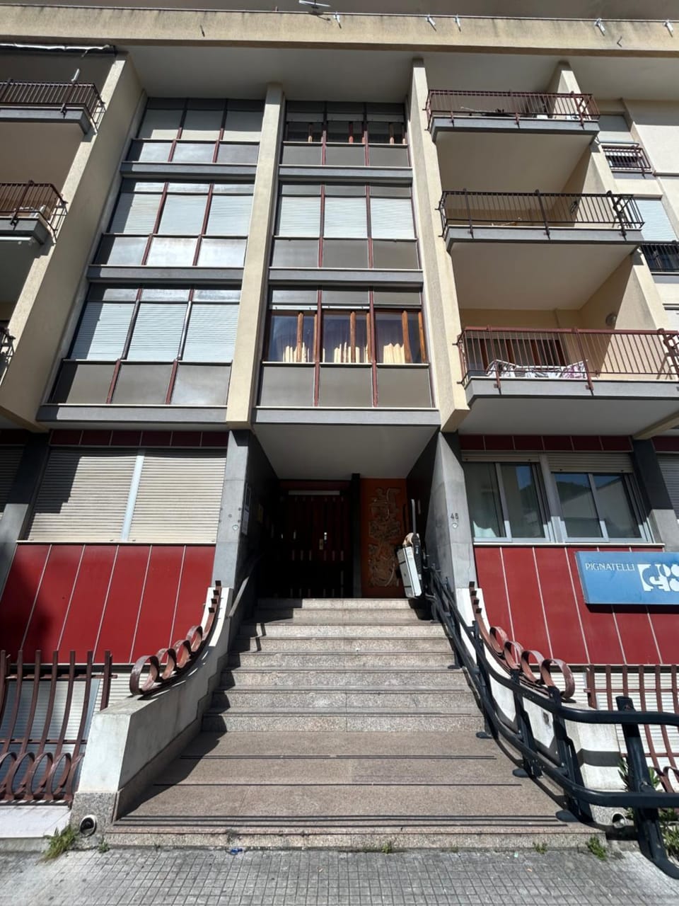 Facade/entrance
