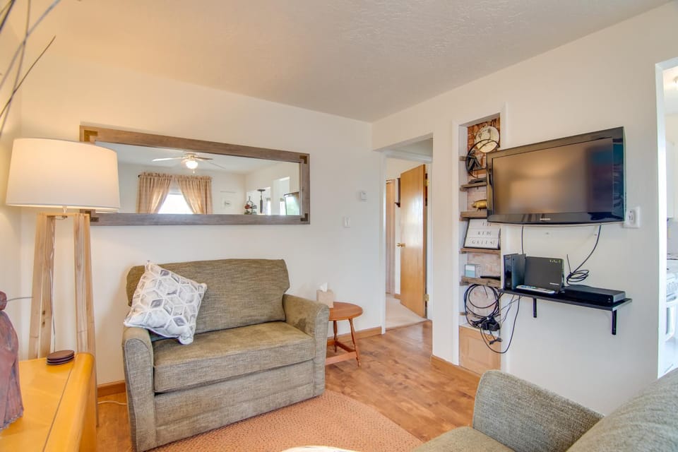 Red Gates Cottage 3 Miles to University! House in Laramie