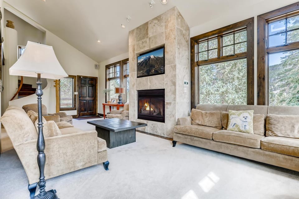 Wellington Haus: Dog Friendly Home, Hot Tub, Views House in Breckenridge